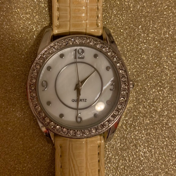WRISTWATCH - Picture 2 of 7